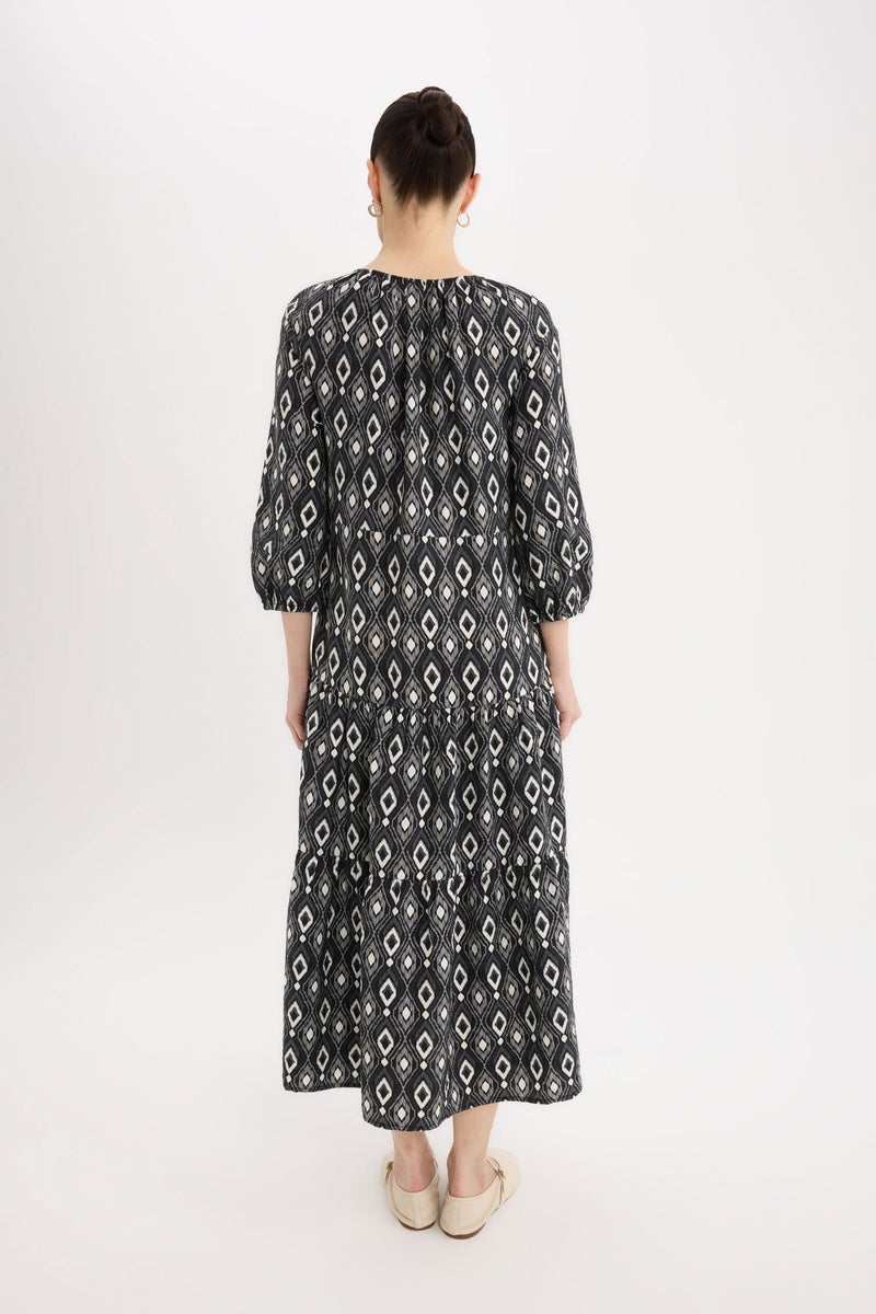 DeFacto Woman A Cut V Neck Dress  - Image 4