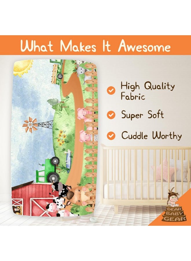 دير بيبي جير - ملاءة سرير أطفال فاخرة من Dear Baby Gear - تصميم مزرعة من القطن الناعم والبوليستر - ملاءات سرير للأطفال - واقي مرتبة للأطفال الصغار (طباعة Farm Life Animals Green Tractor Red Barn Blue Truck، 52x28x10) - Image 1