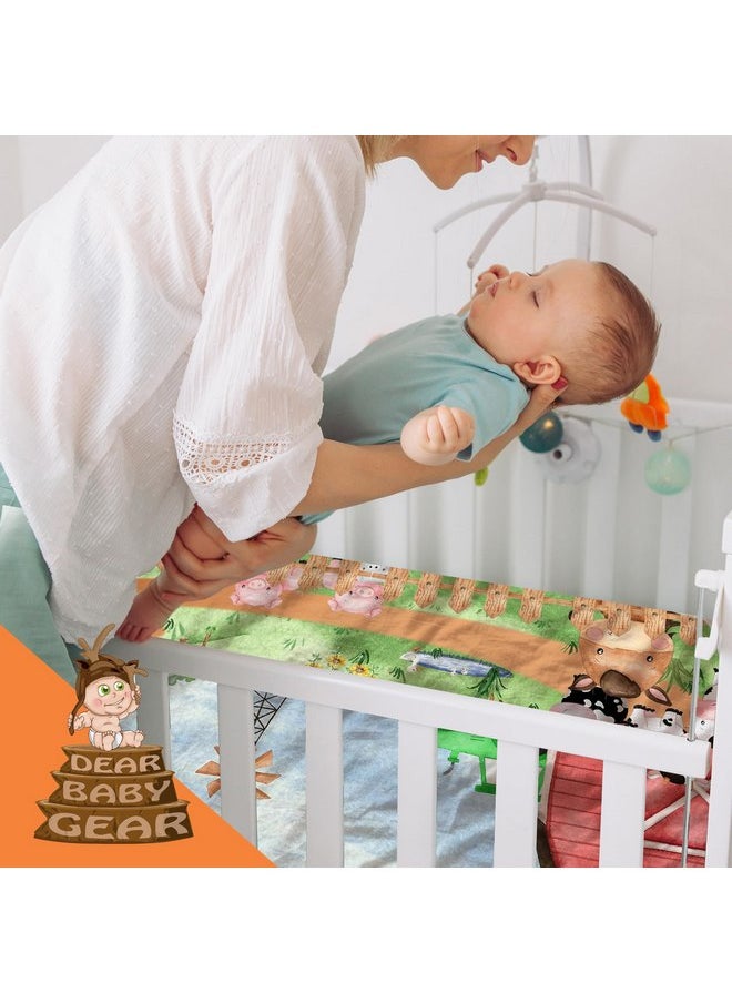 دير بيبي جير - ملاءة سرير أطفال فاخرة من Dear Baby Gear - تصميم مزرعة من القطن الناعم والبوليستر - ملاءات سرير للأطفال - واقي مرتبة للأطفال الصغار (طباعة Farm Life Animals Green Tractor Red Barn Blue Truck، 52x28x10) - Image 1