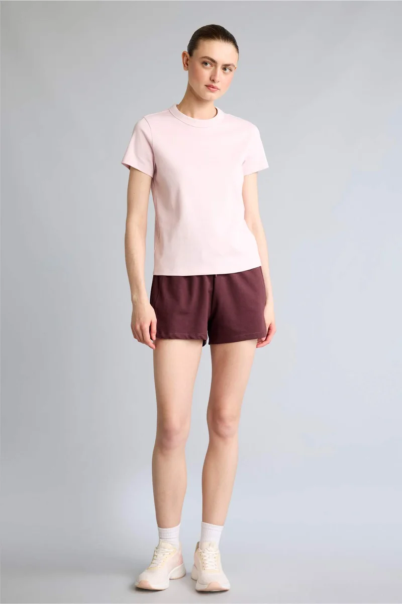 ديفاكتو Short Leg Shorts