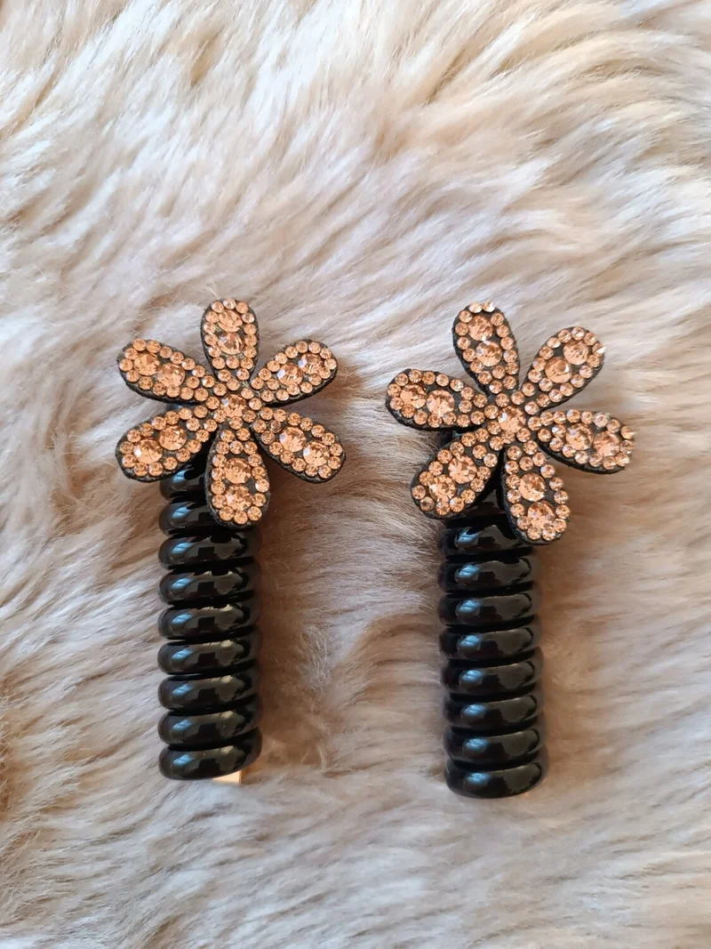 Efna Store Crystal Stone Daisy Model Twist Spring Pasta Buckle (2 Pieces)