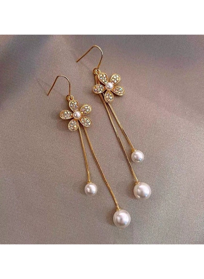 Goolsky أقراط لؤلؤة بتصميم بتلة طويلة أنيقة مع خيوط متدلية - أقراط عصرية للنساء