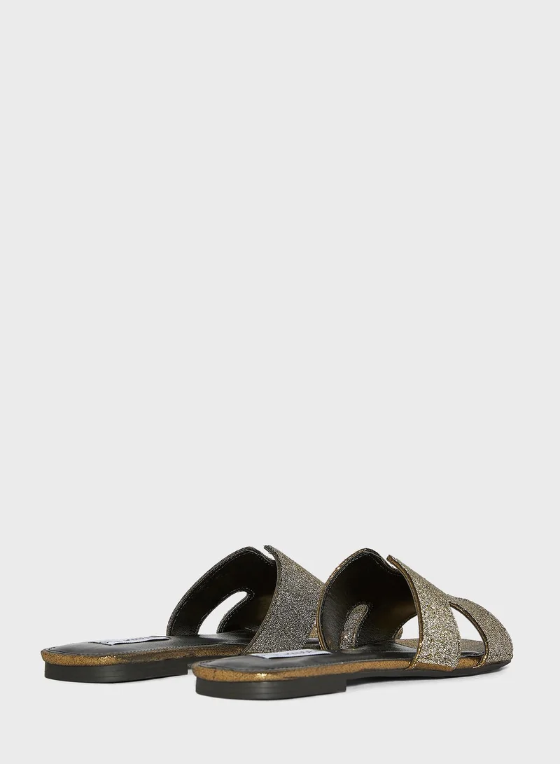STEVE MADDEN Harlow-C Flat Sandal