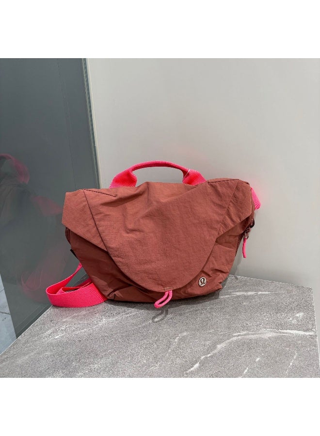 لولوليمون حقيبة كروس بودي مغلقة مغناطيسيًا من لولوليمون بتصميم منحني 3 لترات، حقيبة خصر رياضية غير محددة للجنسين مثالية للياقة البدنية ودراجات الهوائية. - Image 1