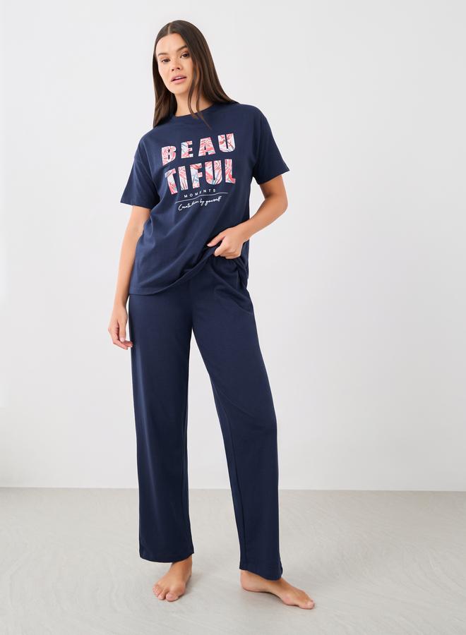 ستايلي طقم بيجاما من بنطال وتيشيرت بأكتاف منخفضة - Image 1