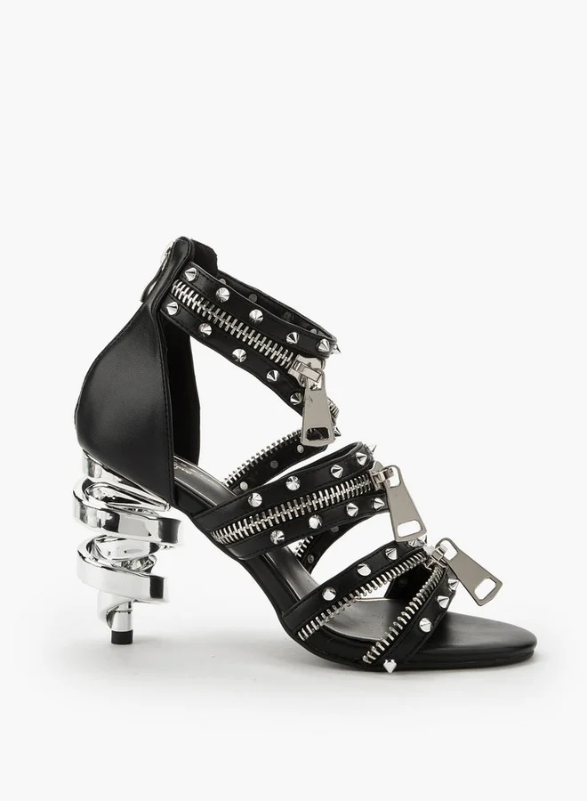 سيليست صنادل نسائية مزينة بمسامير معدنية