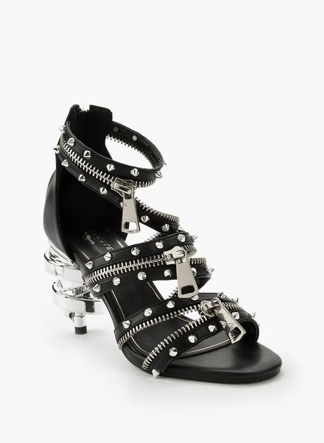 سيليست صنادل نسائية مزينة بمسامير معدنية