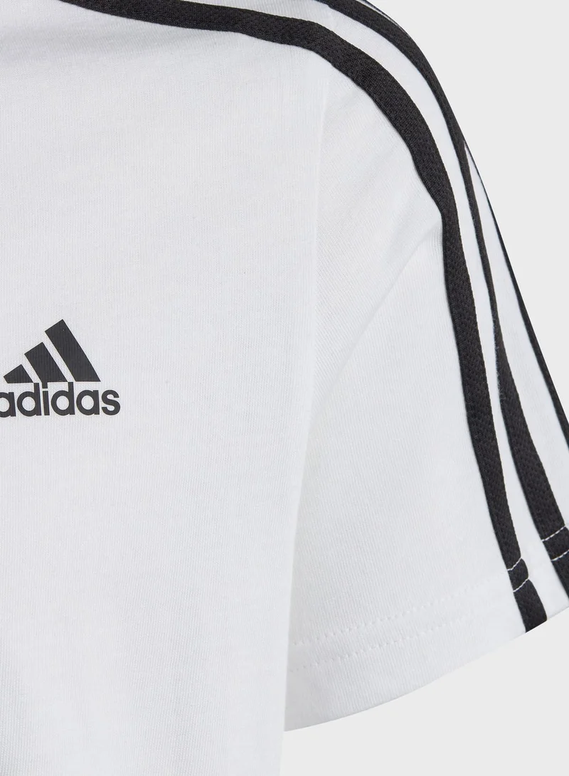 adidas تيشيرت أساسي بخطوط شعار الماركة