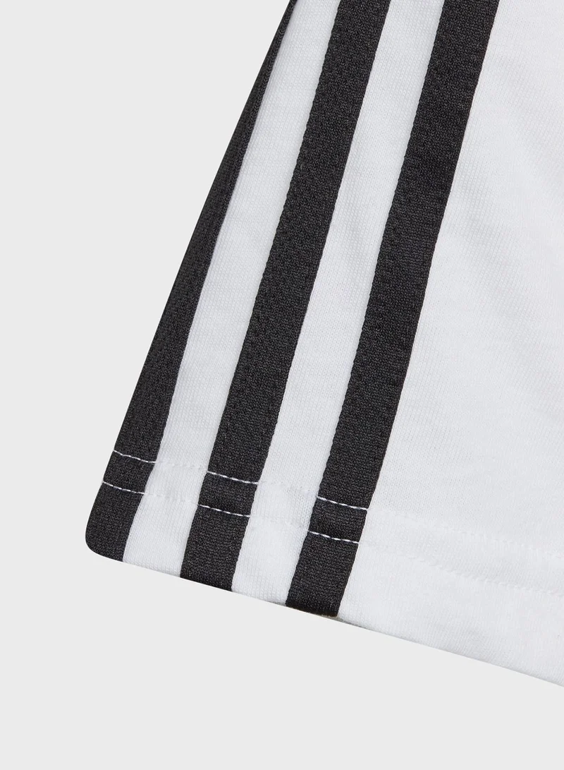 adidas تيشيرت أساسي بخطوط شعار الماركة
