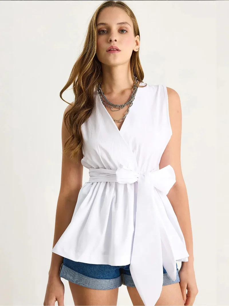 Bianco Lucci LUCCI Long Sleeveless V-Neck Blouse with Tie Closure