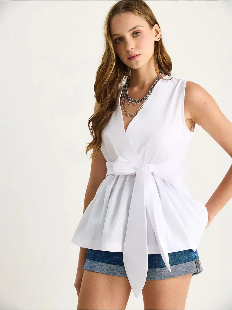Bianco Lucci LUCCI Long Sleeveless V-Neck Blouse with Tie Closure