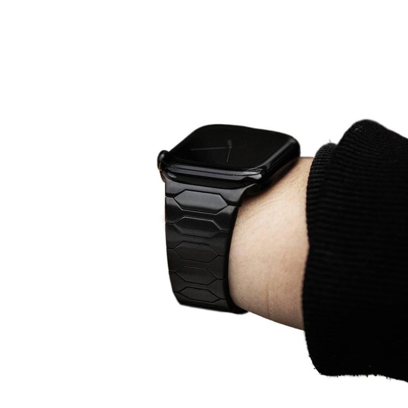 سوار ساعة ذكية باللون فضي قابل للتعديل سوار معدني من الستانلس ستيل متوافق مع Apple Watch 42/44/45/49mm بملاءمة قابلة للتعديل وحزام بديل بتصميم معدني أنيق - Image 4