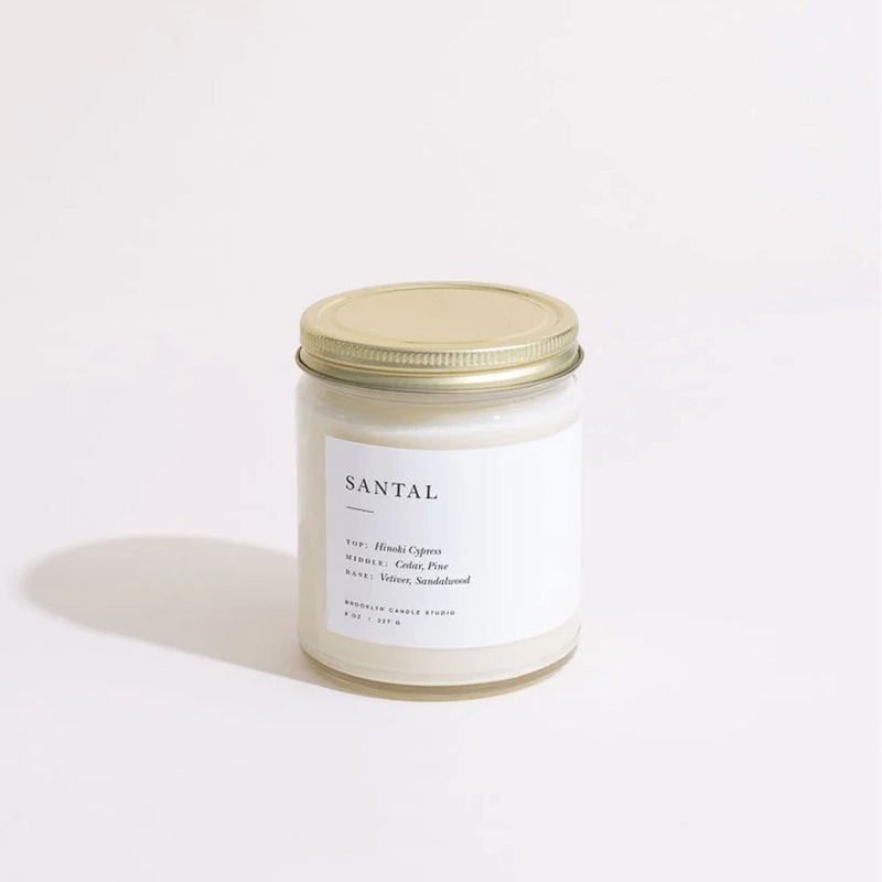 Brooklyn Candle Studio شمعة بركلين كاندل ستوديو سانتال - شمعة معطرة فاخرة، شمع صويا نباتي، مصنوعة يدويًا في الولايات المتحدة، وقت احتراق بطيء لمدة 50 ساعة - 7.5 أونصة - Image 3