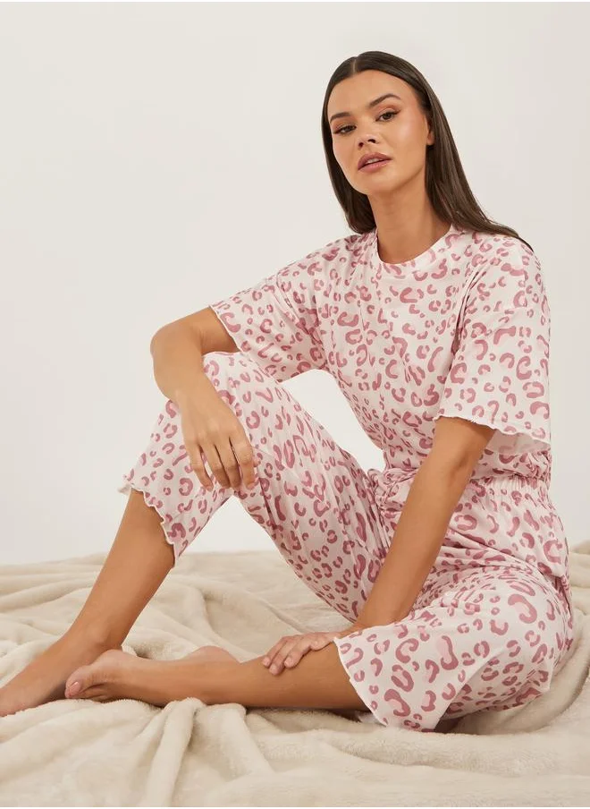 Styli Styli Leopard Print Lettuce Edge Hem T-Shirt and Capri Pyjama Set