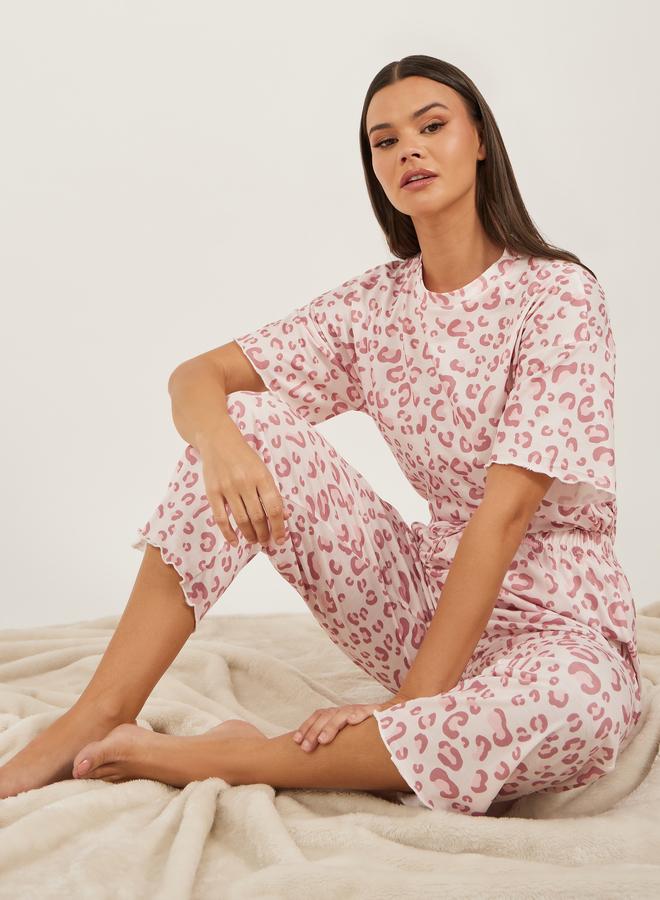 Styli Leopard Print Lettuce Edge Hem T-Shirt and Capri Pyjama Set - Image 1