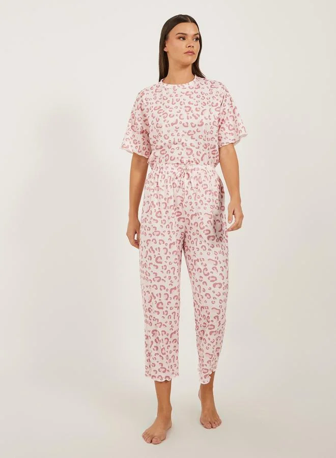 Styli Styli Leopard Print Lettuce Edge Hem T-Shirt and Capri Pyjama Set
