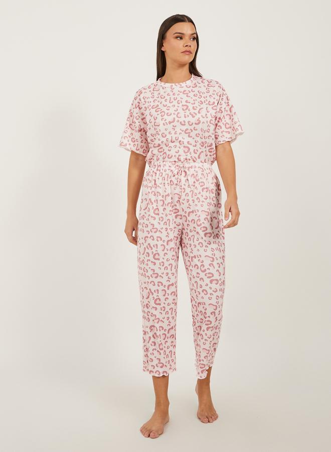 Styli Leopard Print Lettuce Edge Hem T-Shirt and Capri Pyjama Set - Image 3