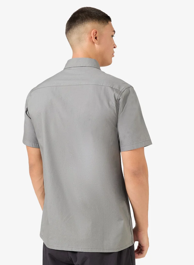 سفنتي فايف قميص كلاسيكي بقصة عادية