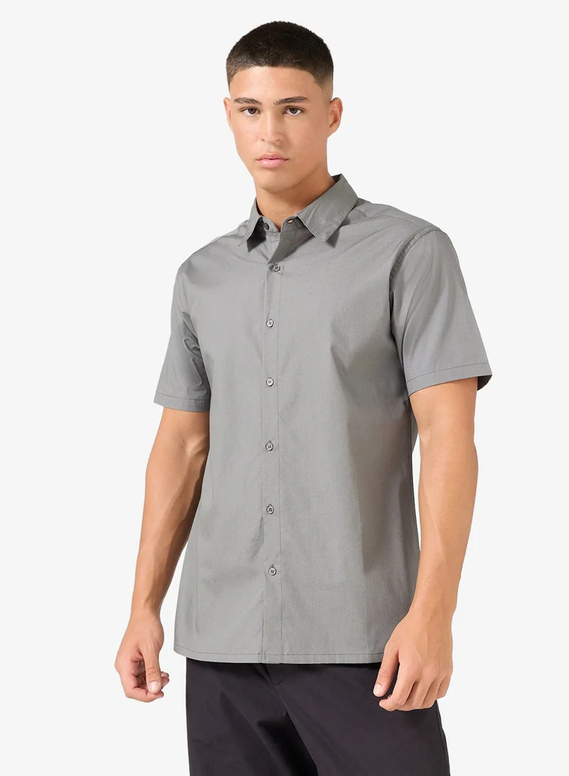 سفنتي فايف قميص كلاسيكي بقصة عادية