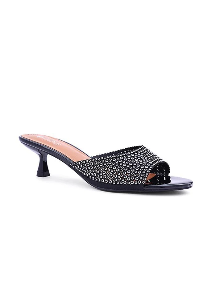 Cuple Elegant heel slippers designed for a chic look.