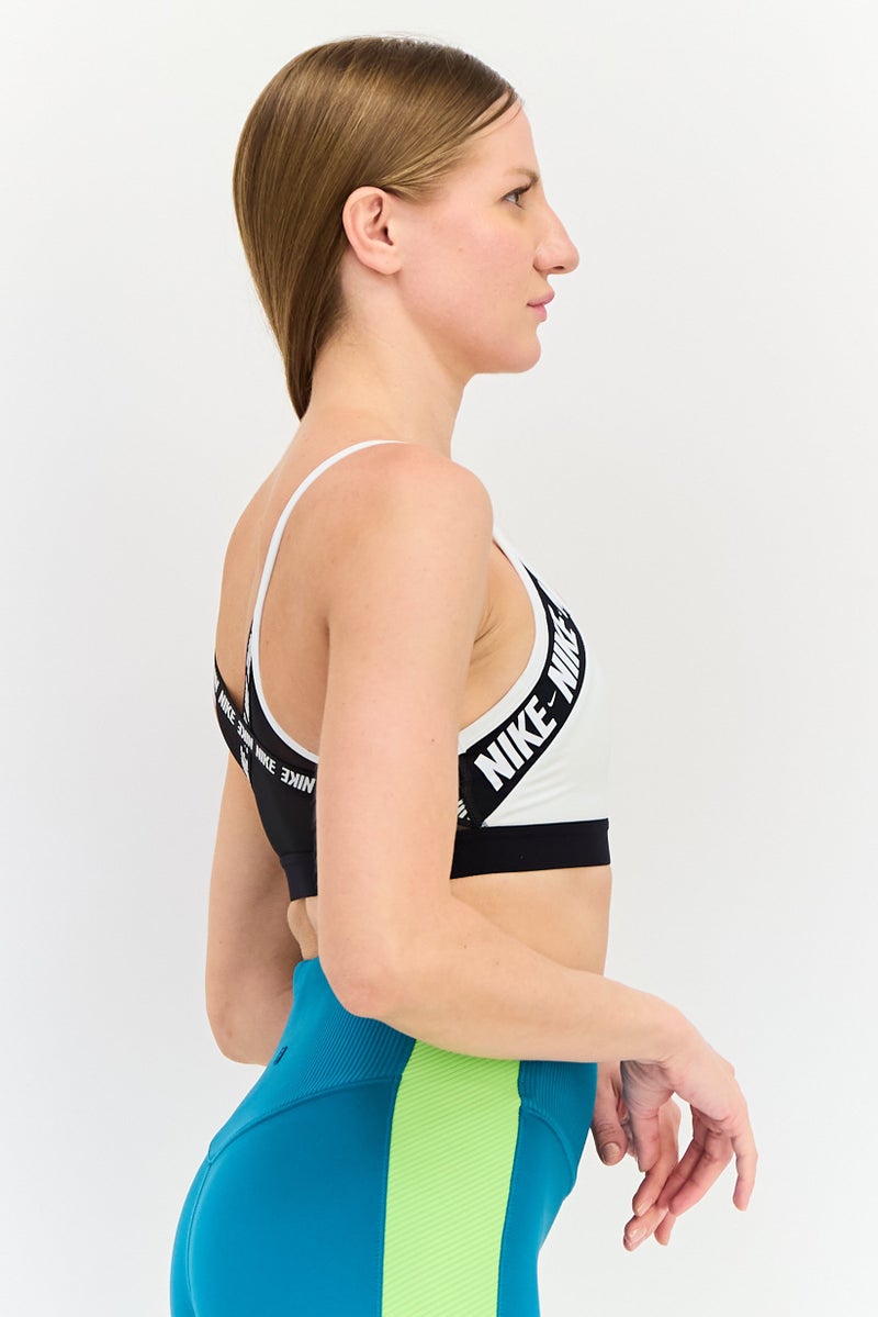 Nike حمالة صدر رياضية مبطنة بشعار العلامة التجارية للنساء، سوداء - Image 4