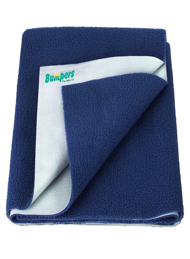 Bumpers The Baby Co. ملاءة سرير مقاومة للماء وسريعة الجفاف للأطفال | واقي مرتبة قابل للغسل فائق الامتصاص | ملاءة حماية سرير للأطفال الصغار (أزرق داكن، متوسط (100 × 70 سم)) - Image 1