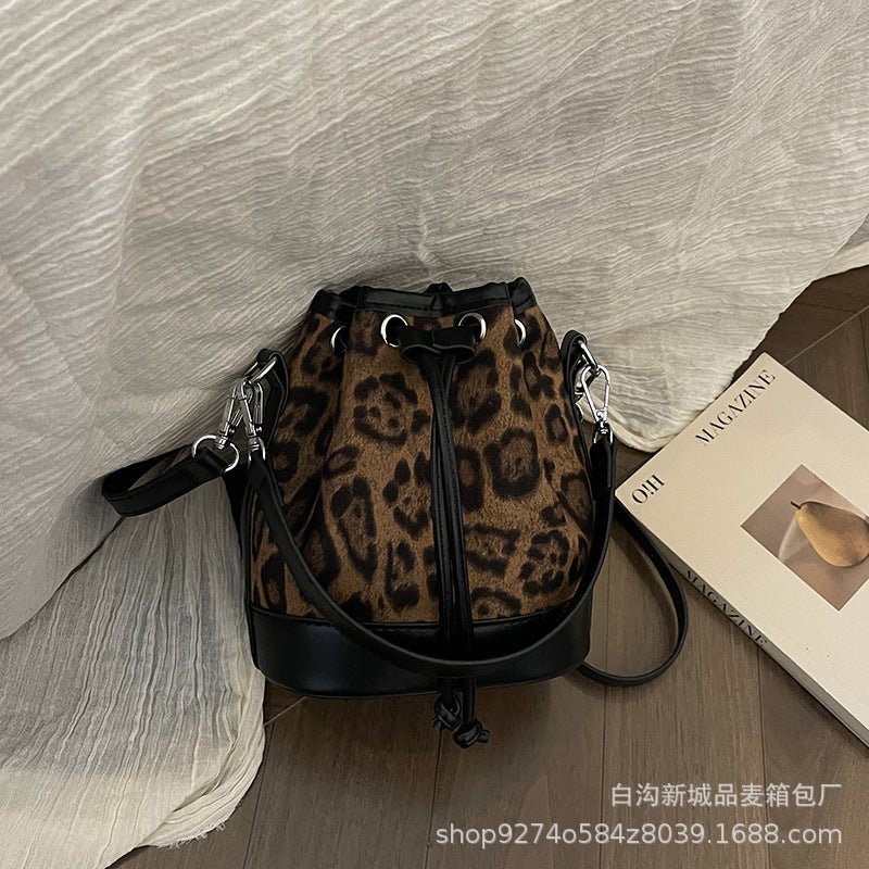 Style Simple Retro Shoulder Handbag Leopard Print Drawstring Fashionable Niche Design Crossbody Underarm Bucket Bag - Image 1