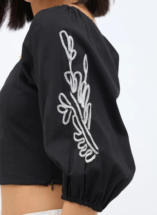 Styli Styli Embroidered Long Sleeve Crop Top