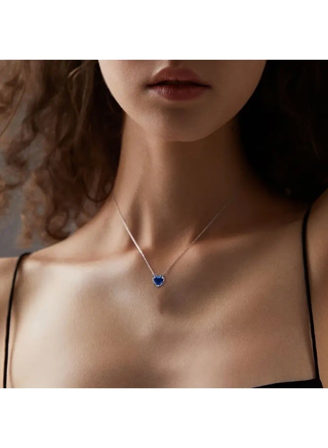 دورا قلادة على شكل قلب من الفضة والروديوم والماس الأزرق - Image 3