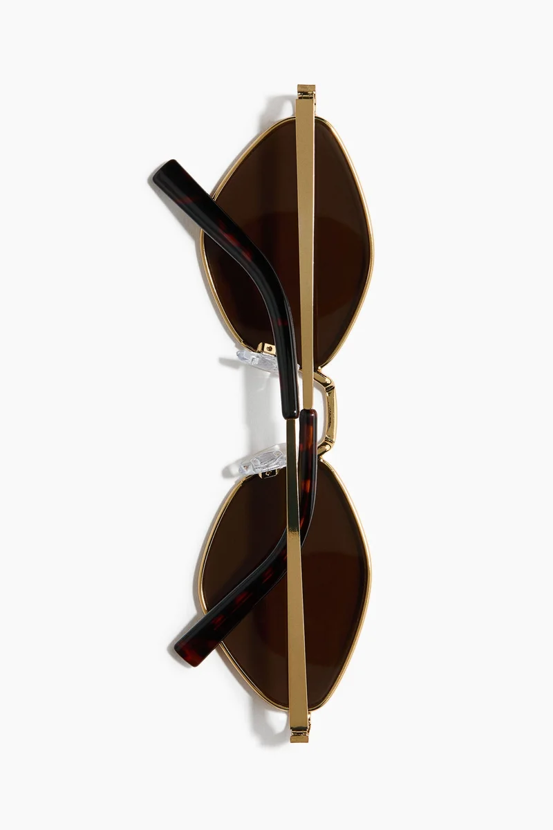 اتش اند ام نظارات شمسية بتصميم بيضاوي