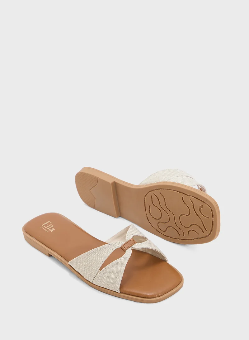 ايلا صندل نسائي مسطح