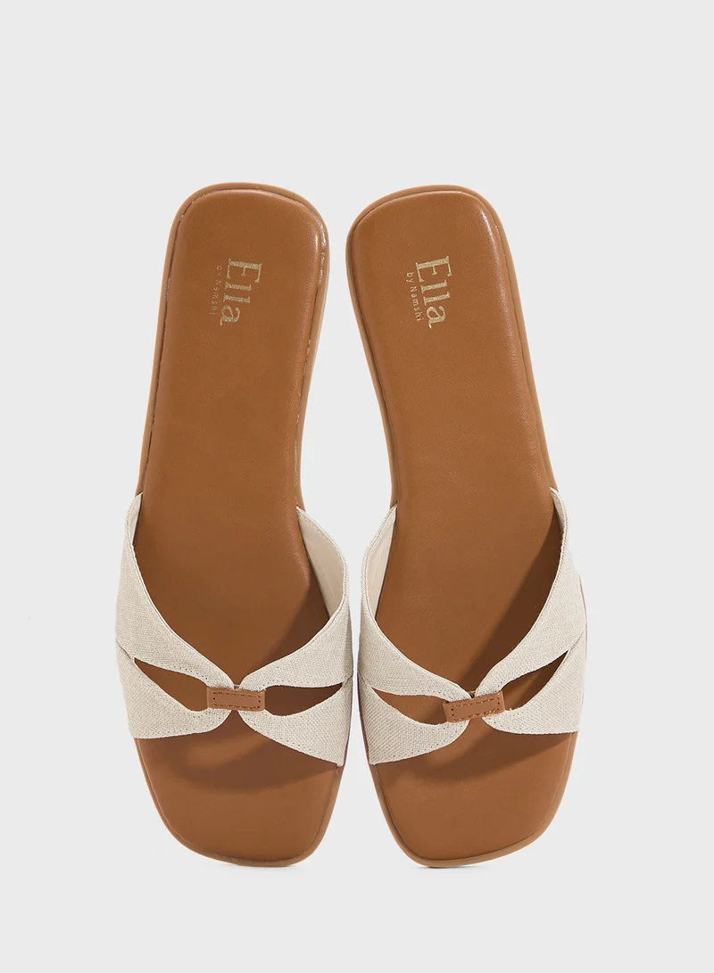 ايلا صندل نسائي مسطح