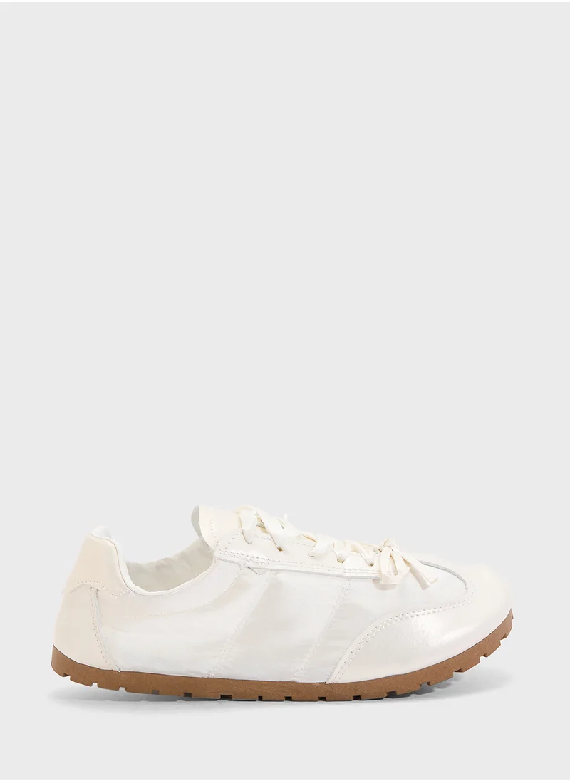 جينجر Lace Up Retro Sneaker