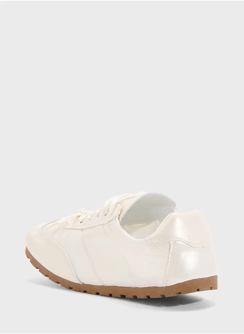 جينجر Lace Up Retro Sneaker