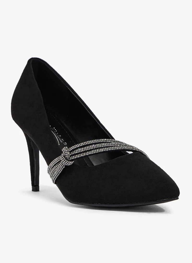 آن ميشيل حذاء بكعب عالٍ مدبب