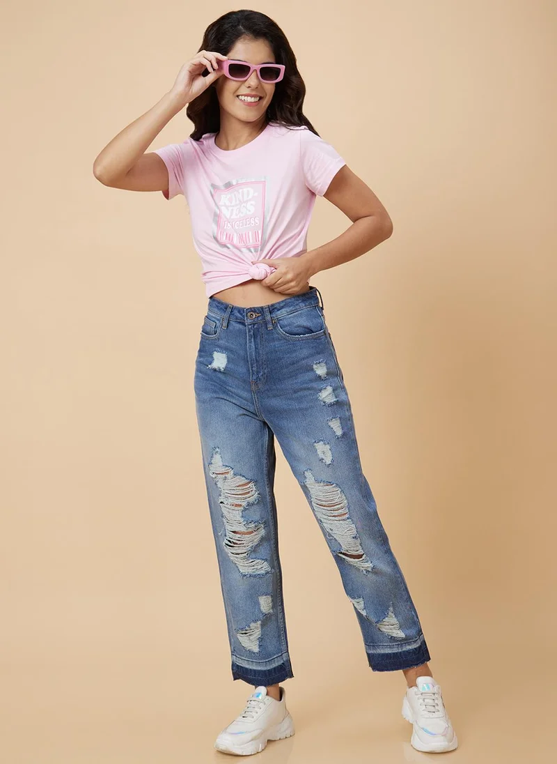 جلو باص جينز قطن نسائي جلوبس أزرق بقصة بوي فريند بتصميم ممزق وتلاشي ثقيل