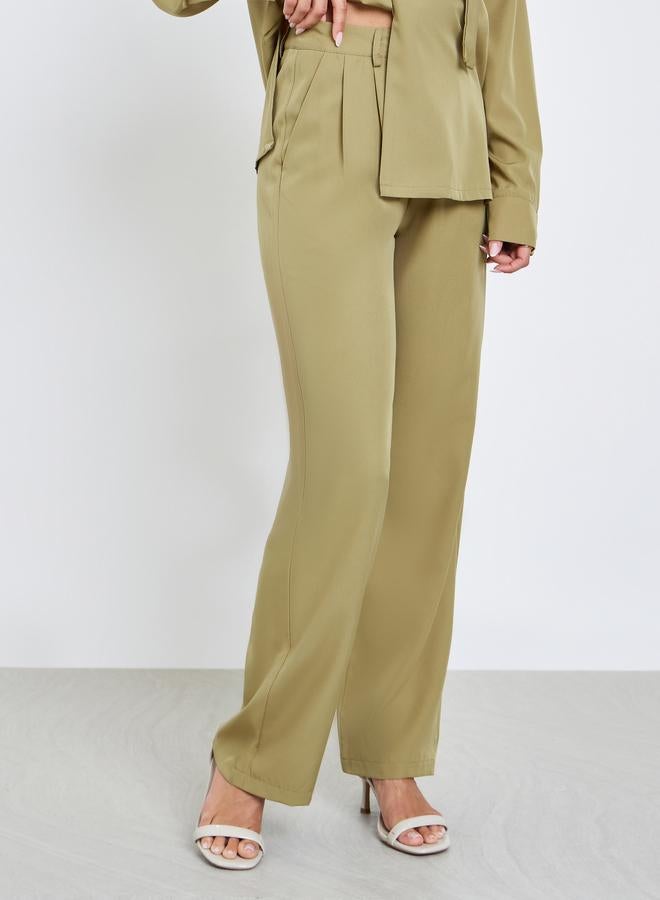 ستايلي طقم منسق من قميص بتصميم ملفوف وبنطال - Image 4