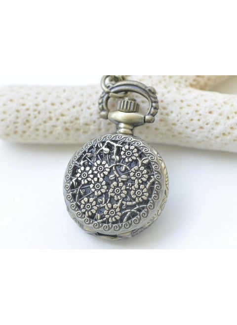 An imported classic pocket watch with an unparalleled luxurious appearance, made of durable, high-quality metal