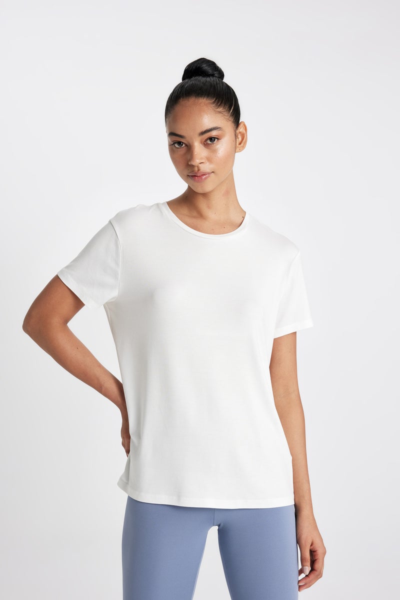 DeFacto Woman DeFactoFit Standard Fit Crew Neck Short Sleeve T  - Image 4