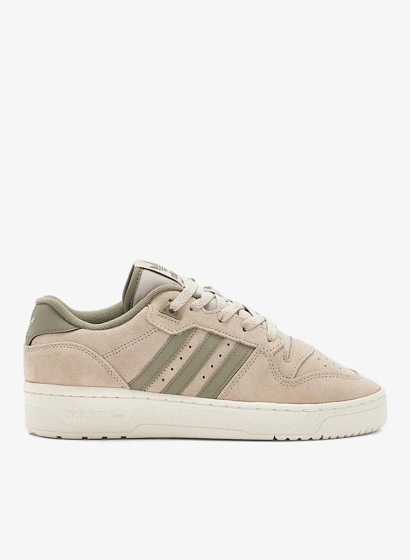 اديداس حذاء كاجوال