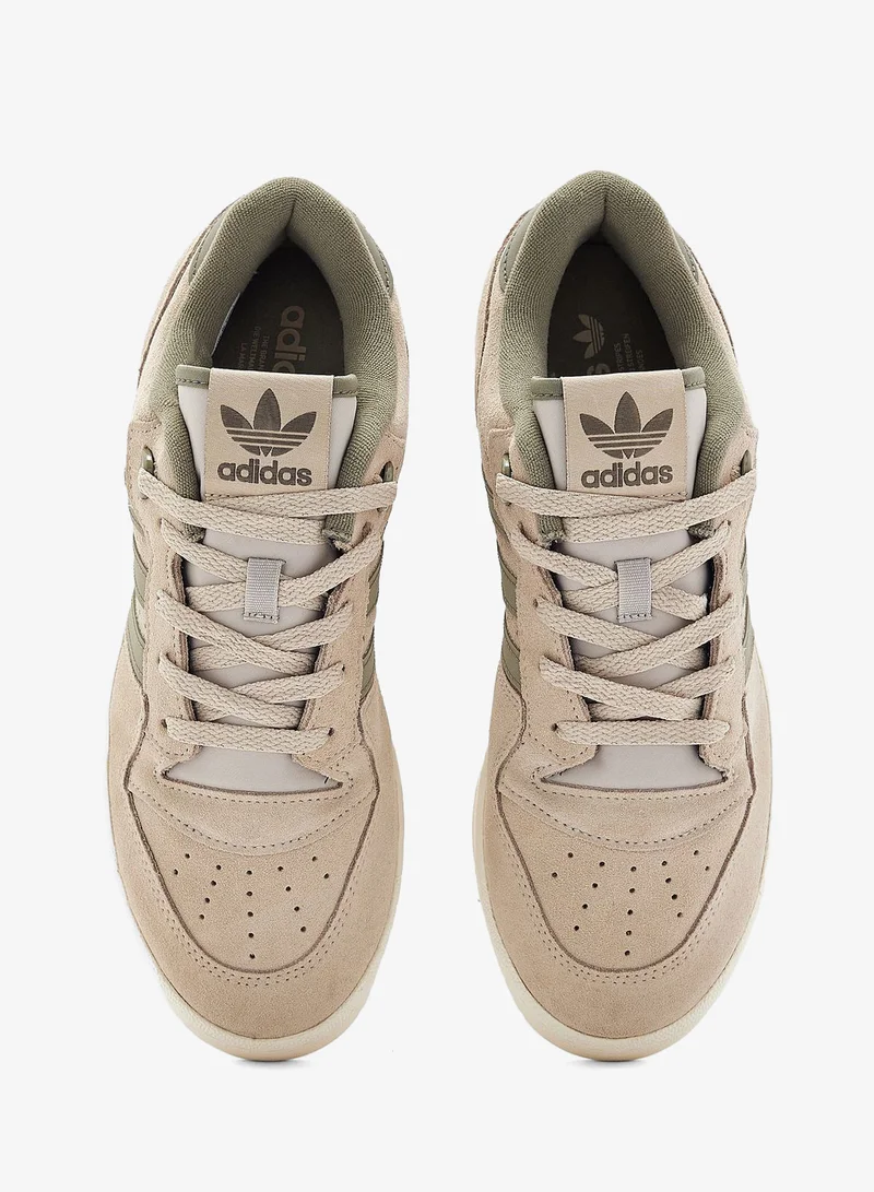 اديداس حذاء كاجوال