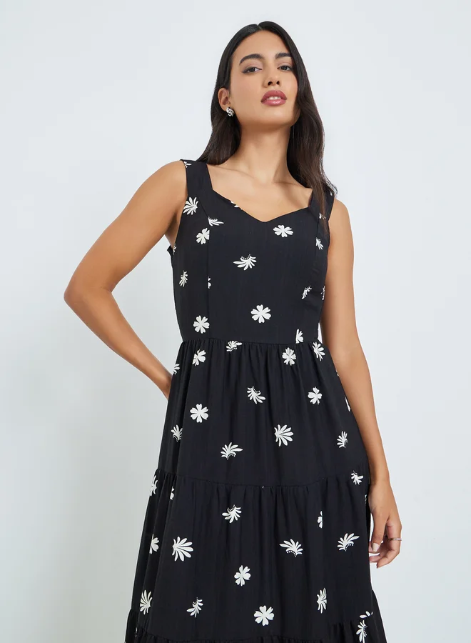 Styli  Black Floral Sweatheart Neck Tiered Maxi Dress for Women | Best Price UAE