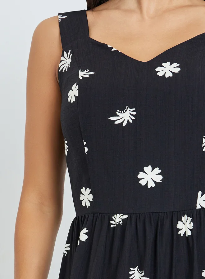 Styli  Black Floral Sweatheart Neck Tiered Maxi Dress for Women | Best Price UAE