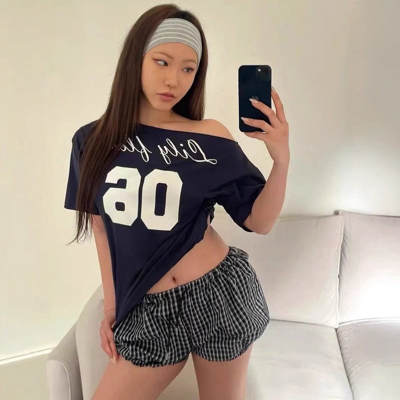 Jin Naying With South Korea Xiaozhong Dongdaemun Black * P Letter Printing Oblique Shoulder Short Sleeve T-Shirt Women'S Top - Image 2