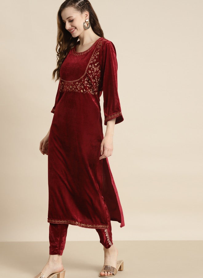 SASSAFRAS Maroon Velvet Kurta for Women - Image 3