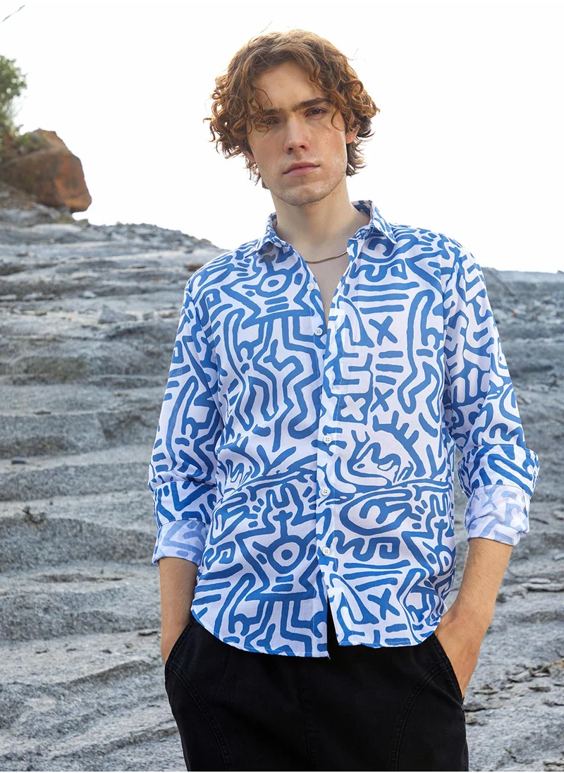 Campus Sutra Men's Azure Blue & Daisy White Contrast Graffiti Shirt
