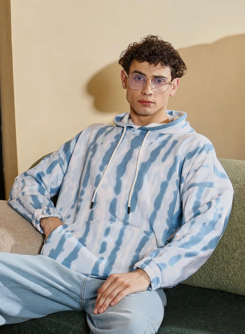 كامبوس سوترا هودي رجالي مطبوع بأربطة ورقبة بغطاء رأس وأكمام طويلة مضلعة وفتحة سحب وحافة مستقيمة مطاطية، محبوك بتصميم تاي داي سادة للاستخدام اليومي والكاجوال، أزرق سماوي