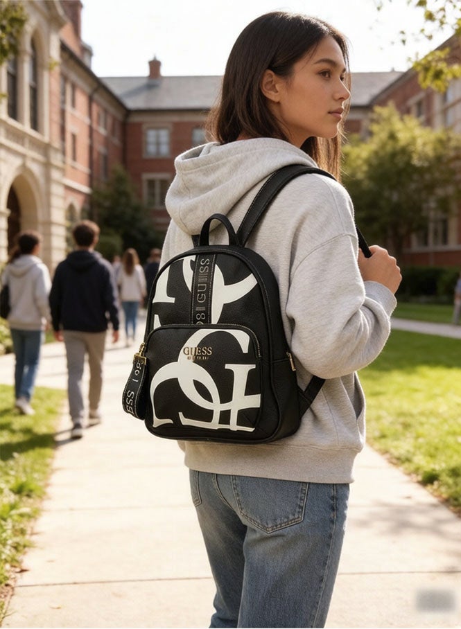جس حقيبة الظهر الكلاسيكية GUESS 1981 – حقيبة ظهر أنيقة للنساء للذهاب إلى العمل، وحقيبة سفر غير رسمية، بنقشة باللونين الأسود والأبيض، متعددة الاستخدامات وخفيفة الوزن، مزودة بمقبض حمل وحزام كتف، حقيبة ثنائية الاستخدام – أسود/أبيض - Image 5
