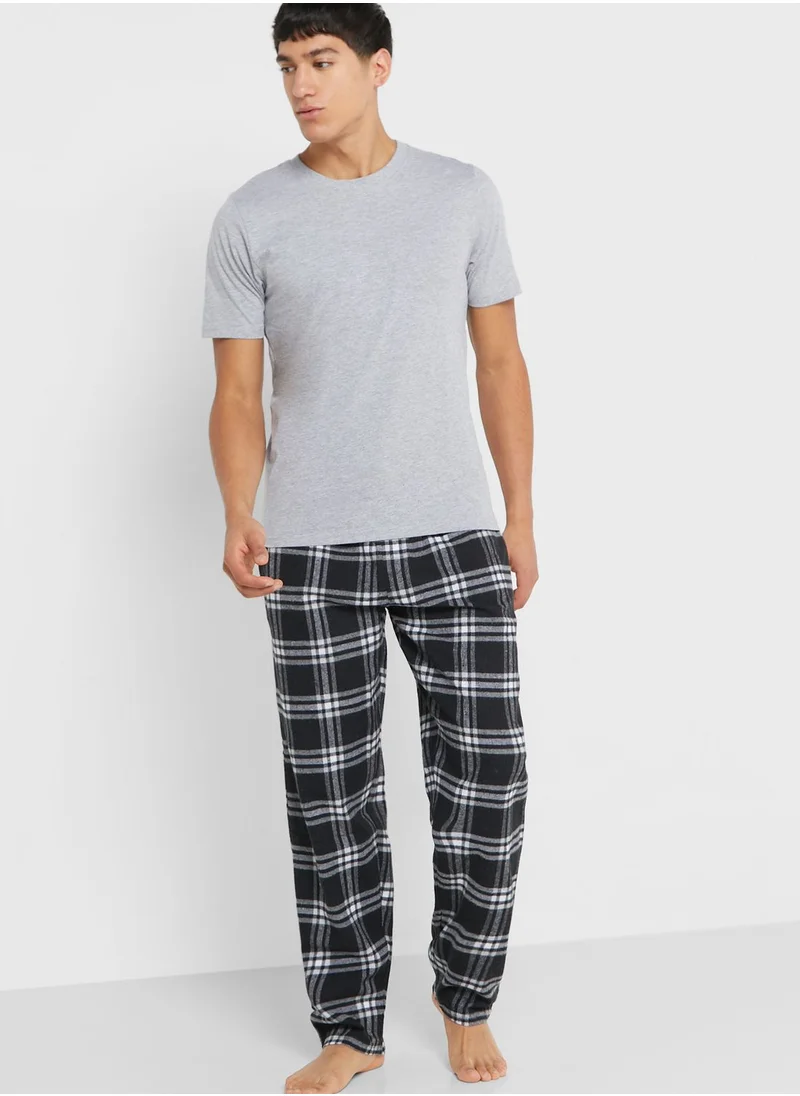 Seventy Five T Shirt And Pant Nightwear Set