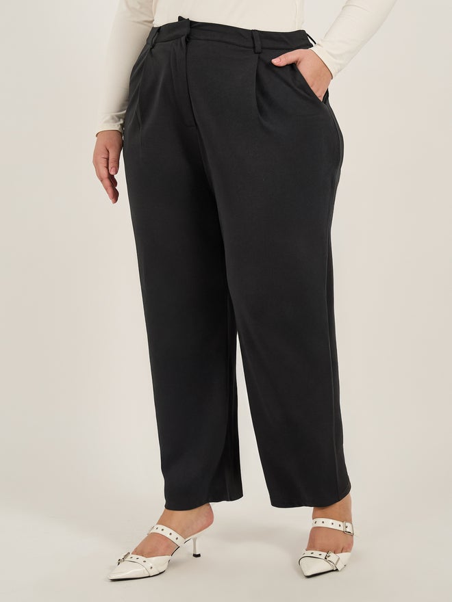Styli Styli Plus Size Mid Rise Tapered Fit Trousers  - Image 2